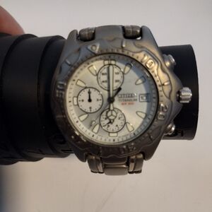 Citizen Men's 44mm Titanium Chronograph WR200 Divers  Watch 0560-H02811 RARE